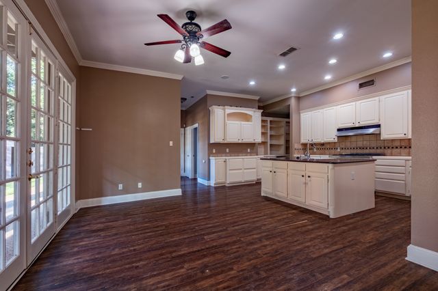 240 Timberleaf Drive, Double Oak, TX 75077