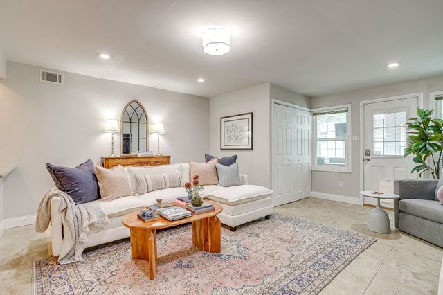 3563 W 5th Street, Fort Worth, TX 76107