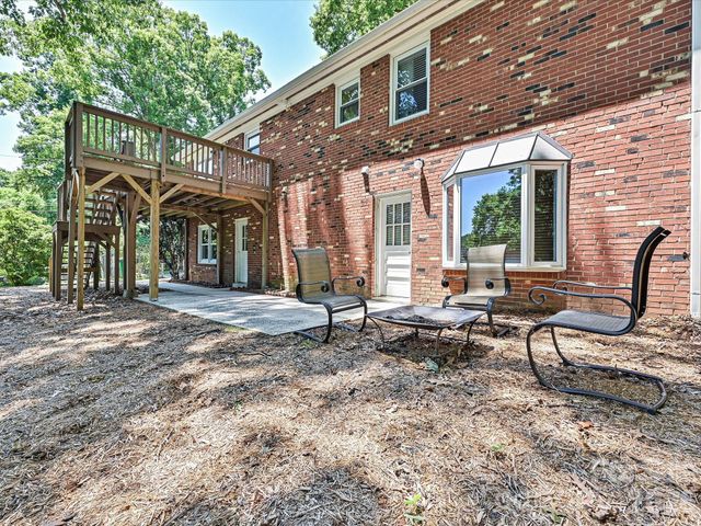 6947 Woodstock Drive, Charlotte, NC 28210