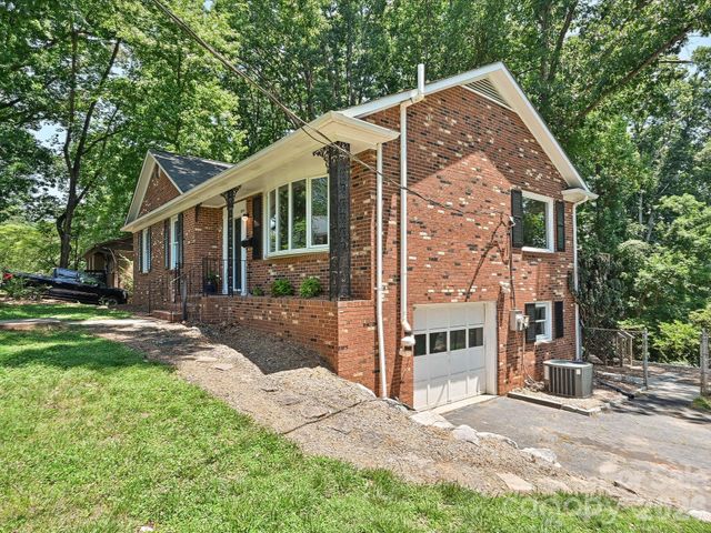 6947 Woodstock Drive, Charlotte, NC 28210