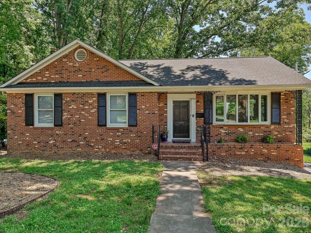 6947 Woodstock Drive, Charlotte, NC 28210