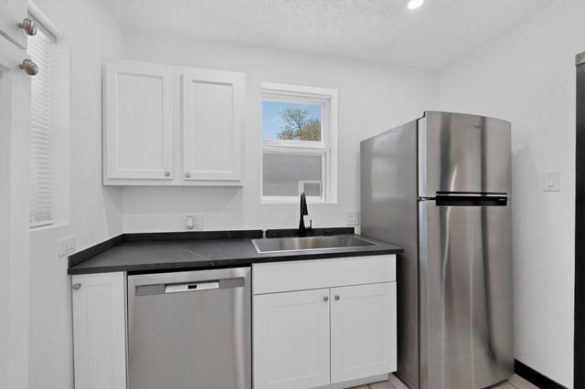 322 Princeton Drive SE, Albuquerque, NM 87106