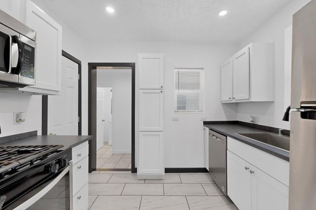 322 Princeton Drive SE, Albuquerque, NM 87106