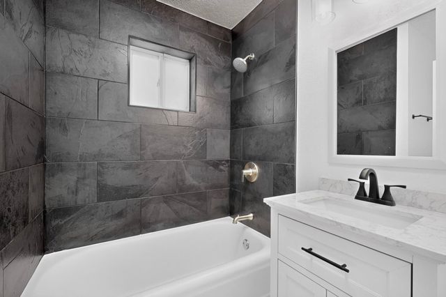 322 Princeton Drive SE, Albuquerque, NM 87106