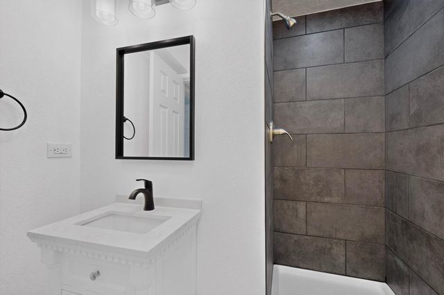 322 Princeton Drive SE, Albuquerque, NM 87106
