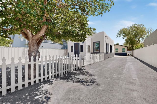 322 Princeton Drive SE, Albuquerque, NM 87106