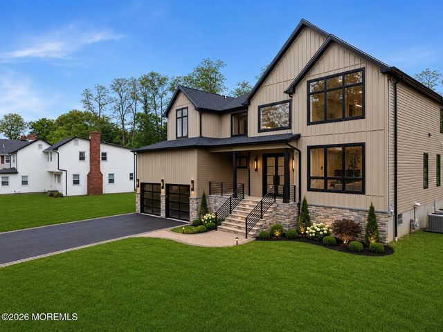 11 Hobart Street, Marlboro, NJ 07746