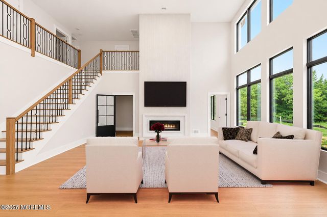11 Hobart Street, Marlboro, NJ 07746