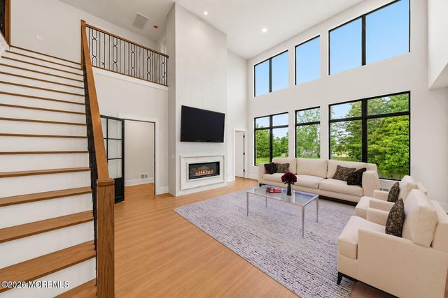 11 Hobart Street, Marlboro, NJ 07746