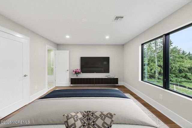 11 Hobart Street, Marlboro, NJ 07746