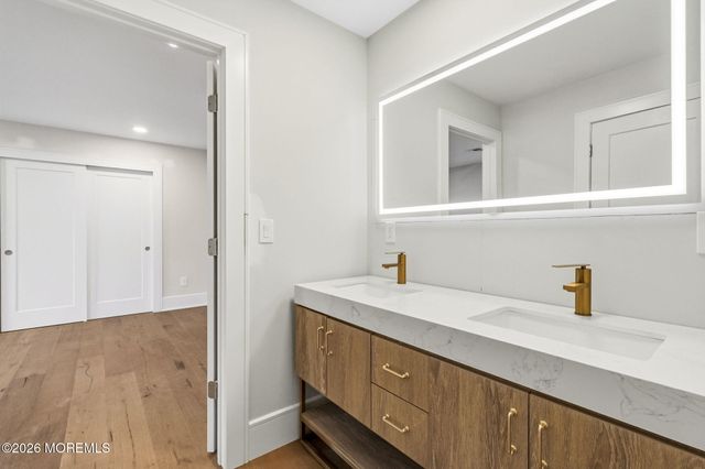 11 Hobart Street, Marlboro, NJ 07746