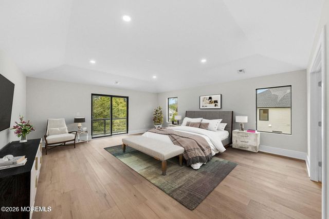 11 Hobart Street, Marlboro, NJ 07746