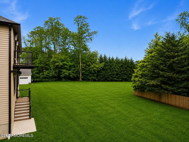 11 Hobart Street, Marlboro, NJ 07746