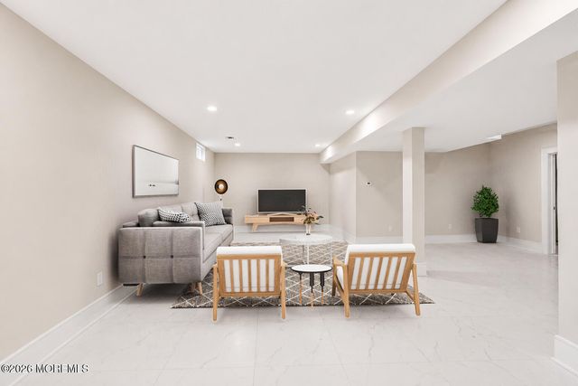 11 Hobart Street, Marlboro, NJ 07746