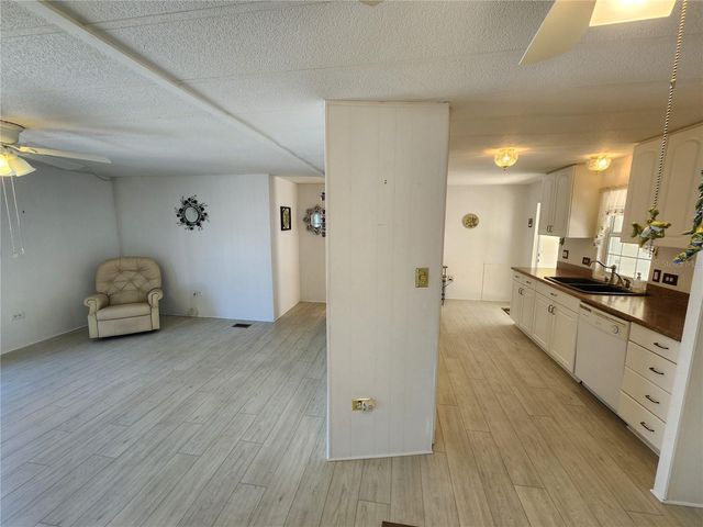 808 53RD AVENUE E 9, Bradenton, FL 34203