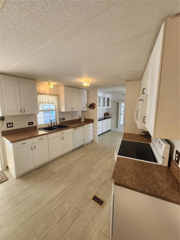 808 53RD AVENUE E 9, Bradenton, FL 34203