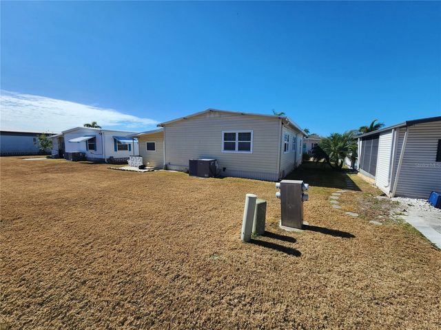 808 53RD AVENUE E 9, Bradenton, FL 34203