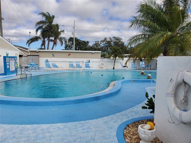 808 53RD AVENUE E 9, Bradenton, FL 34203