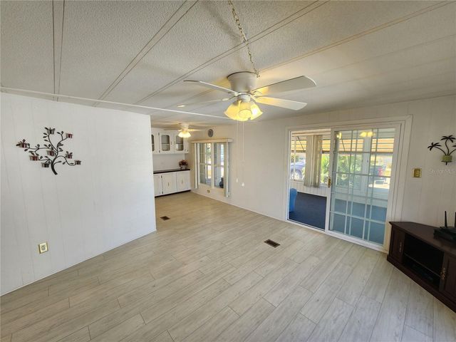 808 53RD AVENUE E 9, Bradenton, FL 34203