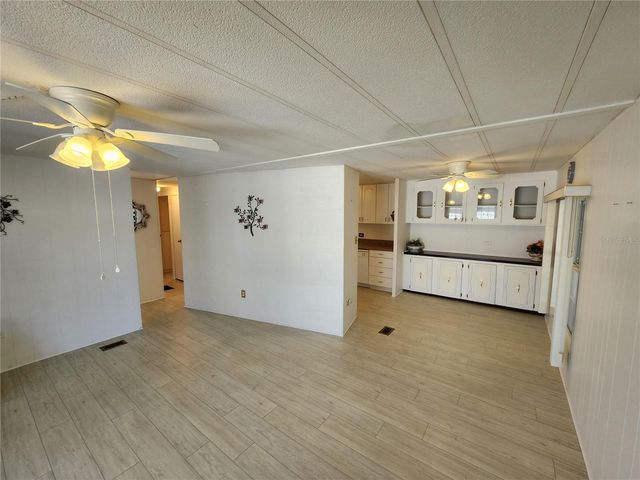 808 53RD AVENUE E 9, Bradenton, FL 34203