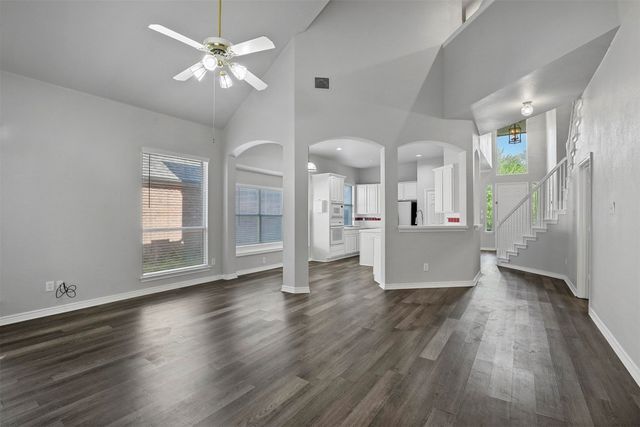 204 Arbor Creek Drive, Euless, TX 76039