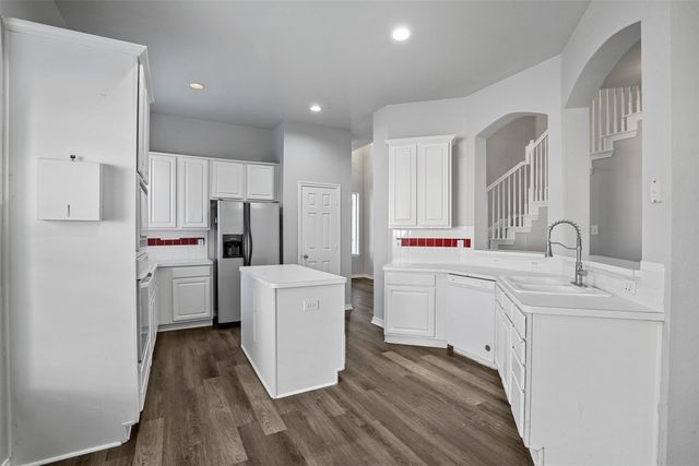 204 Arbor Creek Drive, Euless, TX 76039