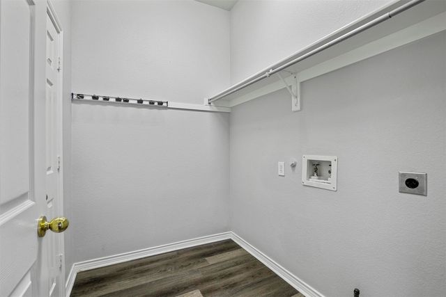 204 Arbor Creek Drive, Euless, TX 76039
