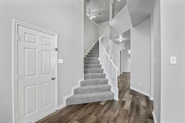 204 Arbor Creek Drive, Euless, TX 76039