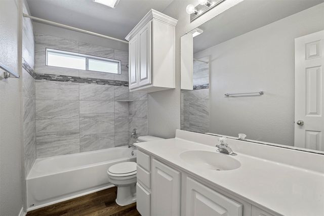 204 Arbor Creek Drive, Euless, TX 76039