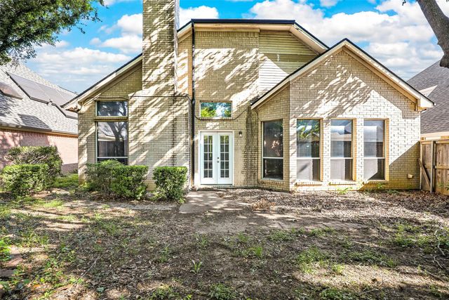 204 Arbor Creek Drive, Euless, TX 76039