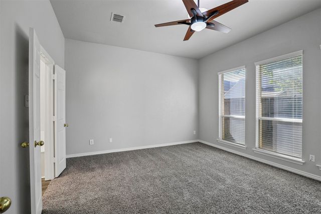 204 Arbor Creek Drive, Euless, TX 76039