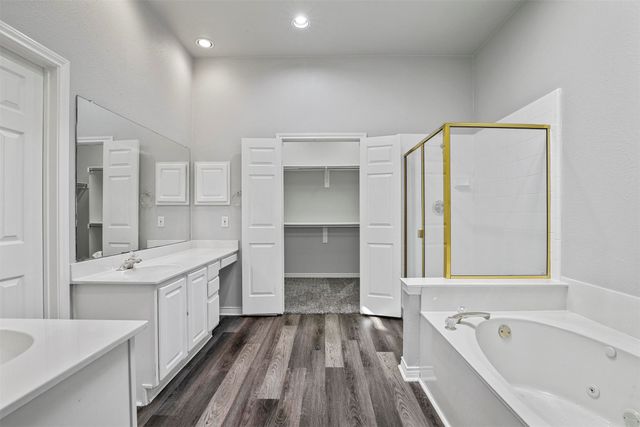 204 Arbor Creek Drive, Euless, TX 76039