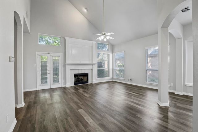 204 Arbor Creek Drive, Euless, TX 76039