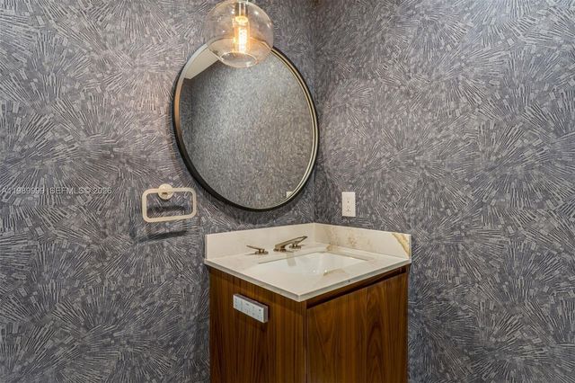 200 Biscayne Boulevard Way 1406, Miami, FL 33131