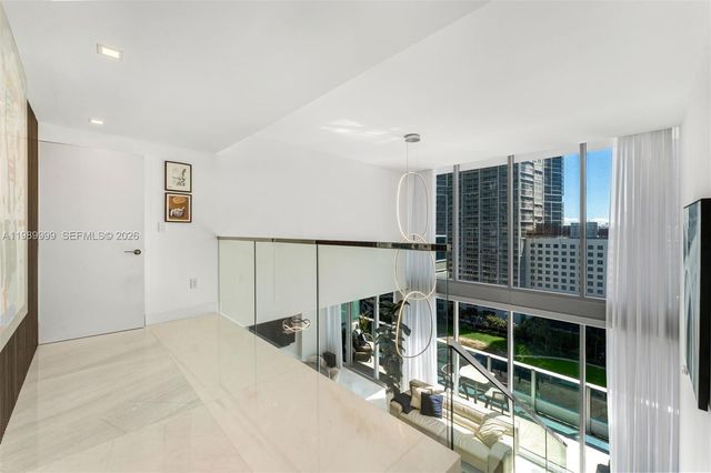 200 Biscayne Boulevard Way 1406, Miami, FL 33131