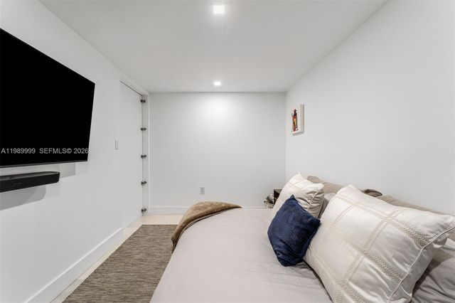 200 Biscayne Boulevard Way 1406, Miami, FL 33131