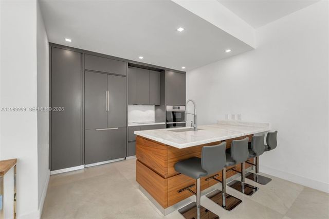 200 Biscayne Boulevard Way 1406, Miami, FL 33131