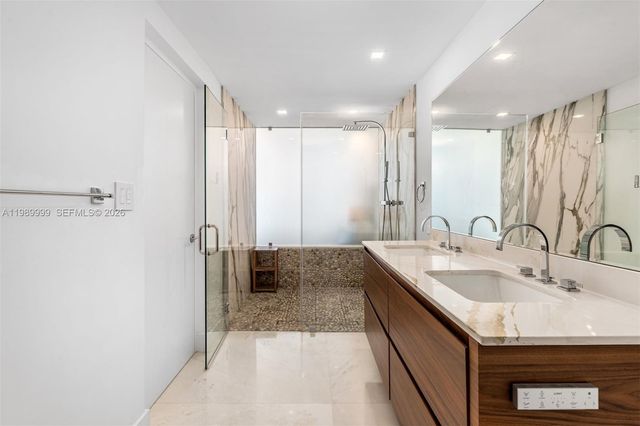 200 Biscayne Boulevard Way 1406, Miami, FL 33131