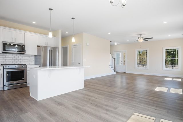 6913 Doral DR, Radford, VA 24141