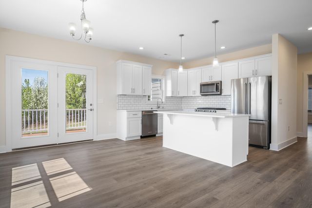 6913 Doral DR, Radford, VA 24141