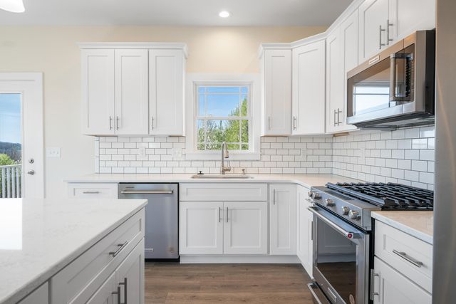6913 Doral DR, Radford, VA 24141