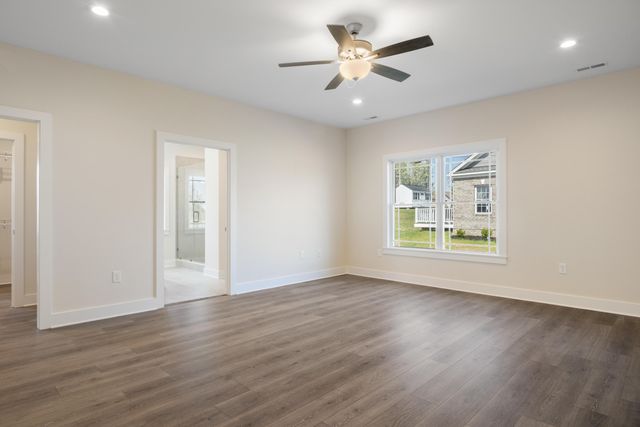 6913 Doral DR, Radford, VA 24141