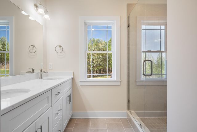 6913 Doral DR, Radford, VA 24141