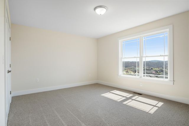 6913 Doral DR, Radford, VA 24141