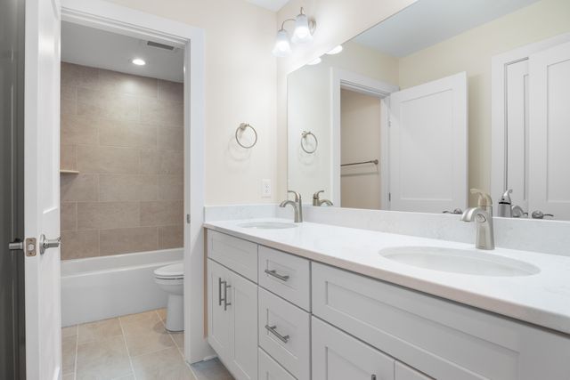 6913 Doral DR, Radford, VA 24141