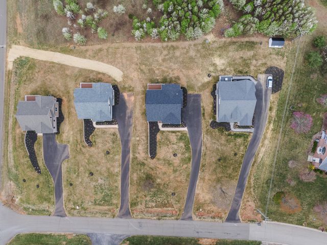 6913 Doral DR, Radford, VA 24141