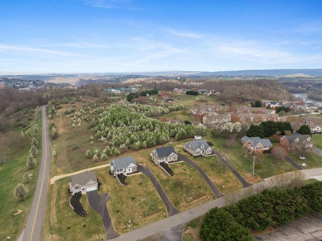 6913 Doral DR, Radford, VA 24141
