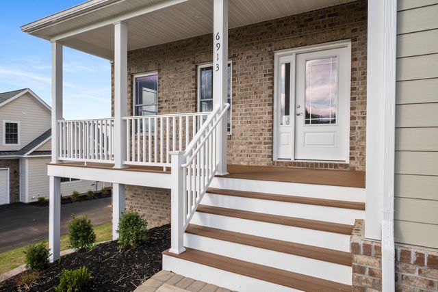 6913 Doral DR, Radford, VA 24141