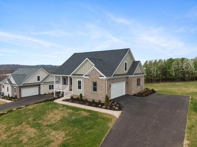 6913 Doral DR, Radford, VA 24141