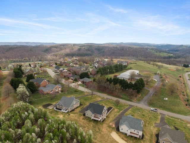 6913 Doral DR, Radford, VA 24141